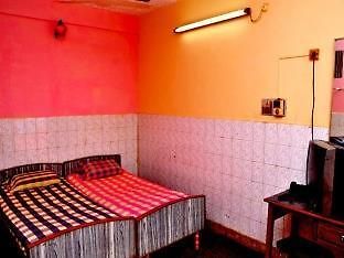 Sri Saibaba Guest House Пондичерри Экстерьер фото