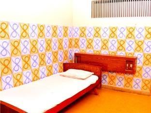 Sri Saibaba Guest House Пондичерри Экстерьер фото